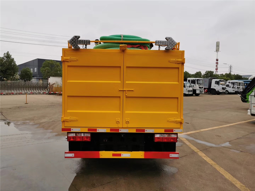 东风小多利卡污水处理车图片5