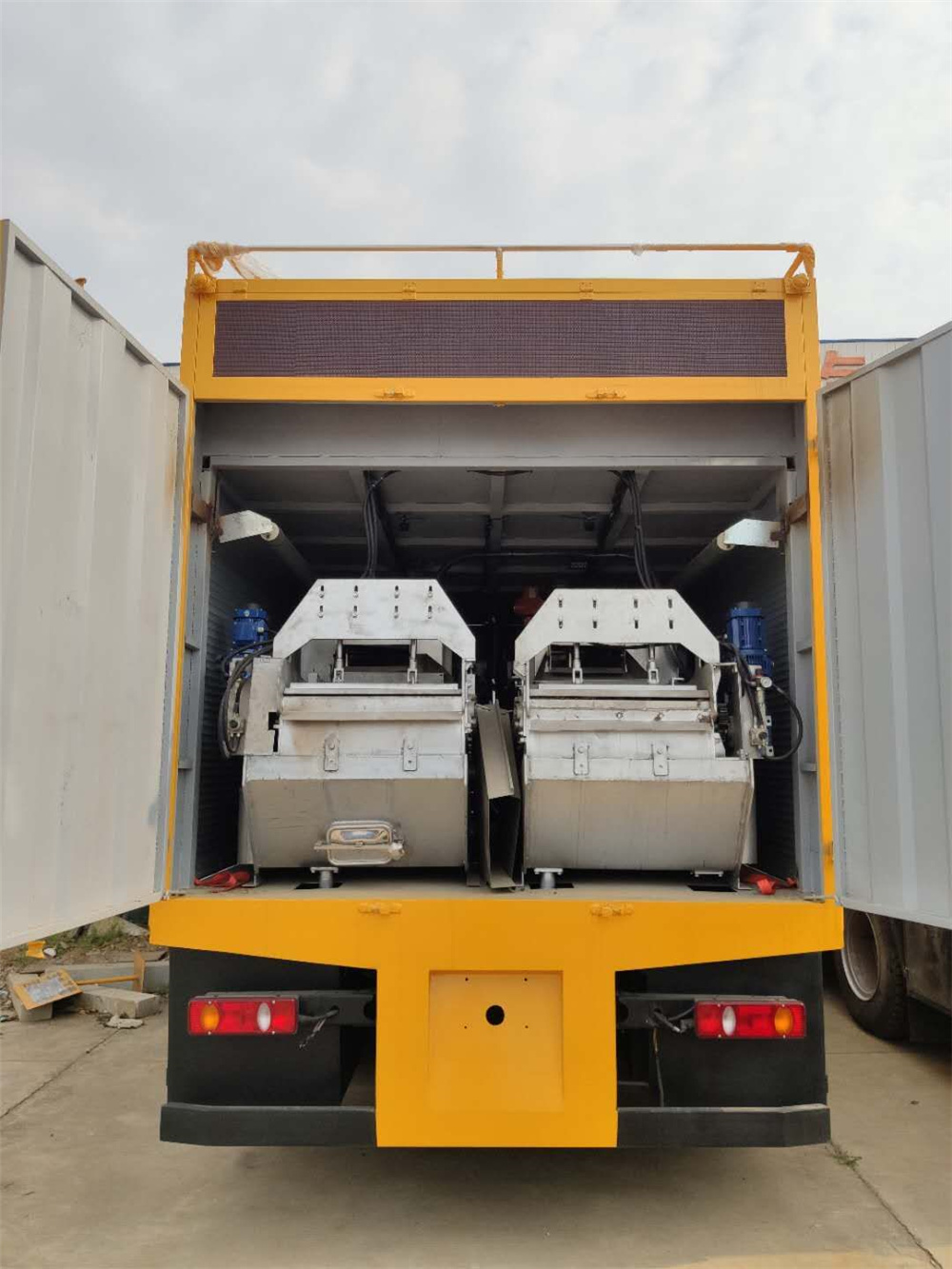 东风天锦吸污净化车蓝牌图片3