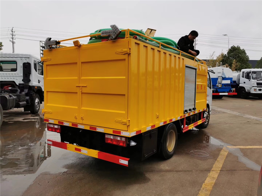 东风小多利卡污水处理车图片4